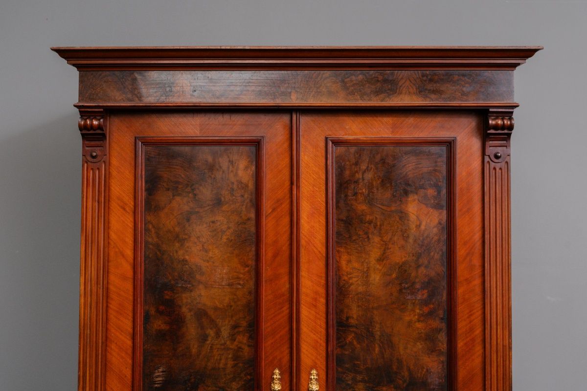 Gründerzeit Kleiderschrank in Nussbaum - 2.Hälfte des 19.Jahrhunderts