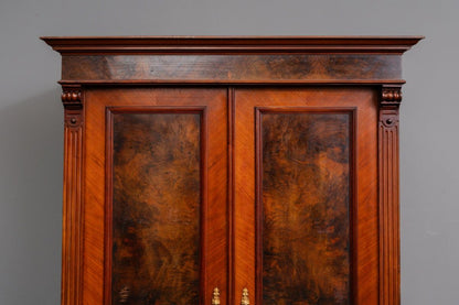 Gründerzeit Kleiderschrank in Nussbaum - 2.Hälfte des 19.Jahrhunderts