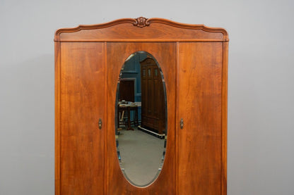 Jugendstil Kleiderschrank in Nussbaum - Anfang des 20.Jahrhunderts