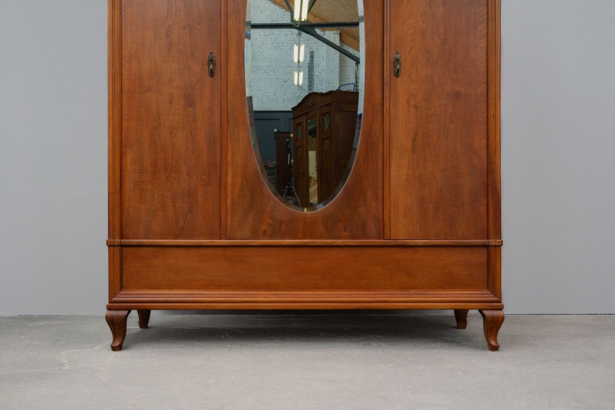 Jugendstil Kleiderschrank in Nussbaum - Anfang des 20.Jahrhunderts
