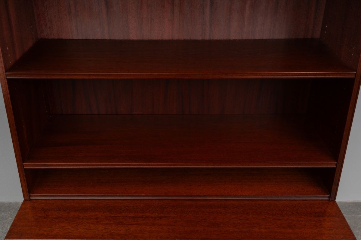 Bücherschrank im klassizistischen Stil - 2.Hälfte des 20.Jahrhunderts