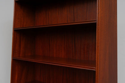 Bücherschrank im klassizistischen Stil - 2.Hälfte des 20.Jahrhunderts