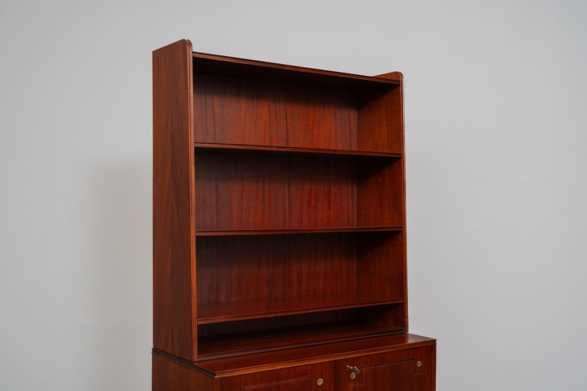 Bücherschrank im klassizistischen Stil - 2.Hälfte des 20.Jahrhunderts