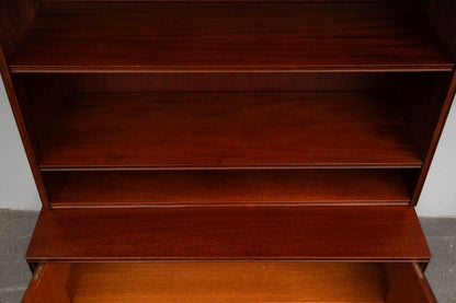 Bücherregal im klassizistischem Stil - 2.Hälfte des 20.Jahrhunderts