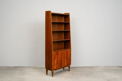 Mid-Century Bücherregal in Mahagoni - Mitte des 20.Jahrhunderts