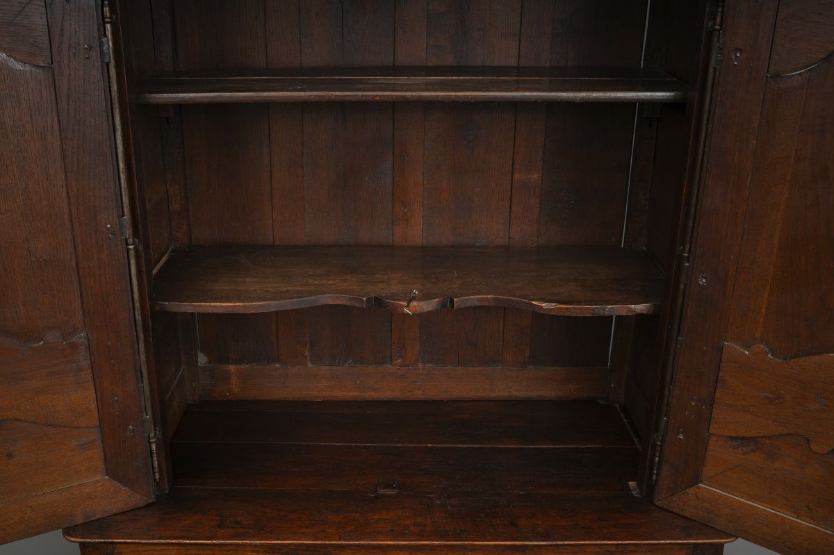 Barock Buffetschrank in Nussbaum - 18.Jahrhundert
