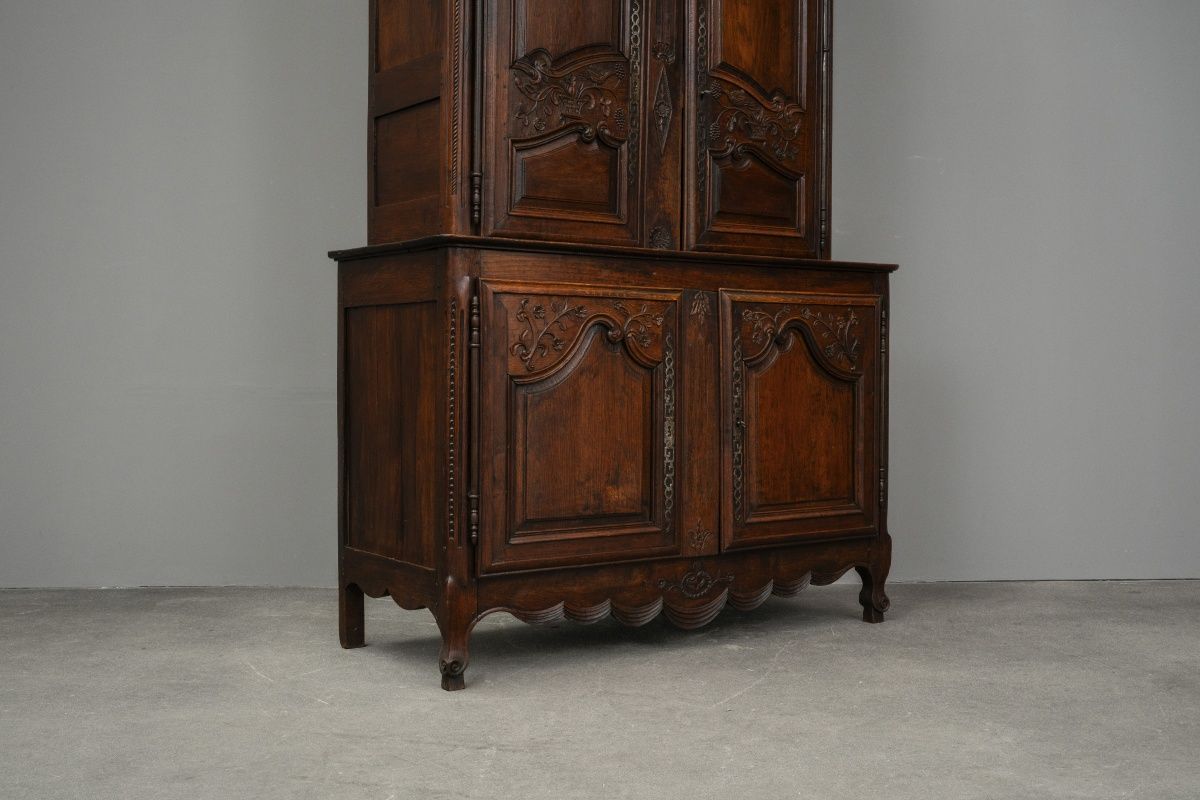 Barock Buffetschrank in Nussbaum - 18.Jahrhundert