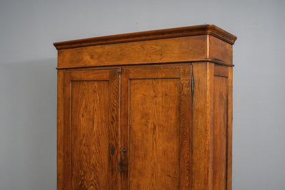 Biedermeier Kleiderschrank in Eiche - 1.Hälfte des 19.Jahrhunderts
