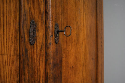 Biedermeier Kleiderschrank in Eiche - 1.Hälfte des 19.Jahrhunderts