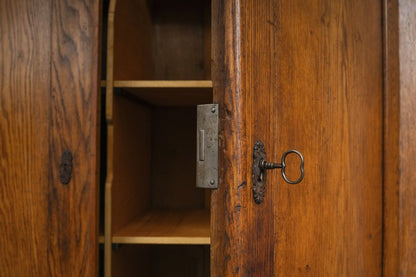 Biedermeier Kleiderschrank in Eiche - 1.Hälfte des 19.Jahrhunderts
