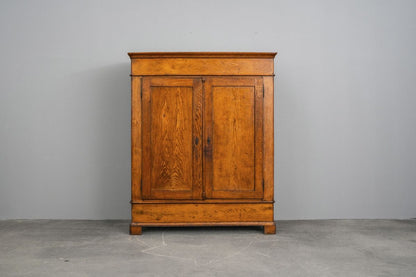 Biedermeier Kleiderschrank in Eiche - 1.Hälfte des 19.Jahrhunderts