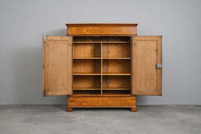 Biedermeier Kleiderschrank in Eiche - 1.Hälfte des 19.Jahrhunderts