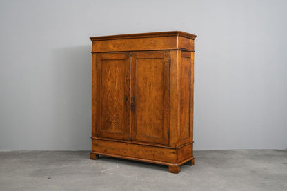 Biedermeier Kleiderschrank in Eiche - 1.Hälfte des 19.Jahrhunderts