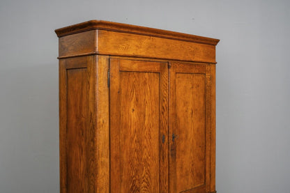Biedermeier Kleiderschrank in Eiche - 1.Hälfte des 19.Jahrhunderts