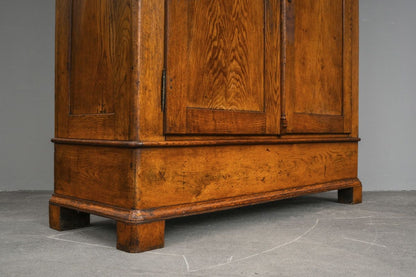 Biedermeier Kleiderschrank in Eiche - 1.Hälfte des 19.Jahrhunderts