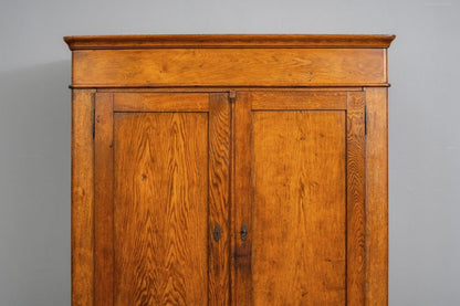 Biedermeier Kleiderschrank in Eiche - 1.Hälfte des 19.Jahrhunderts