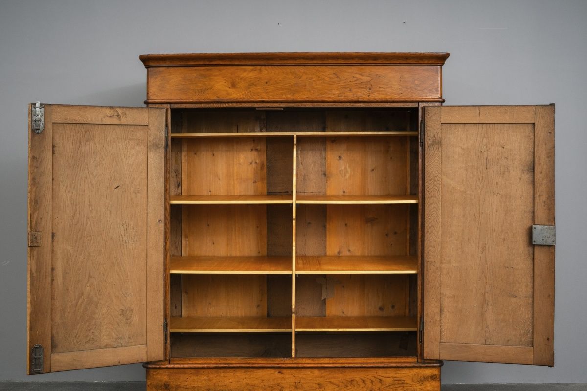 Biedermeier Kleiderschrank in Eiche - 1.Hälfte des 19.Jahrhunderts