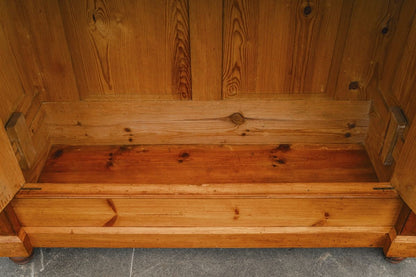 Gründerzeit Kleiderschrank in Kiefer - 2.Hälfte des 19.Jahrhunderts