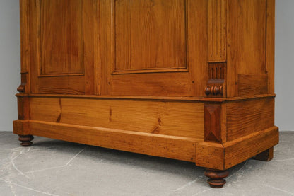 Gründerzeit Kleiderschrank in Kiefer - 2.Hälfte des 19.Jahrhunderts