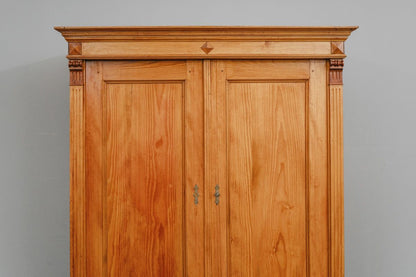 Gründerzeit Kleiderschrank in Kiefer - 2.Hälfte des 19.Jahrhunderts