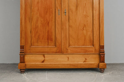 Gründerzeit Kleiderschrank in Kiefer - 2.Hälfte des 19.Jahrhunderts