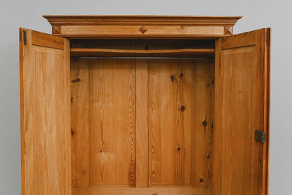 Gründerzeit Kleiderschrank in Kiefer - 2.Hälfte des 19.Jahrhunderts