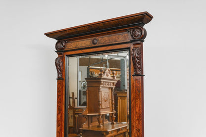 Historismus Wandspiegel in Nussbaum - 2.Hälfte des 19.Jahrhunderts