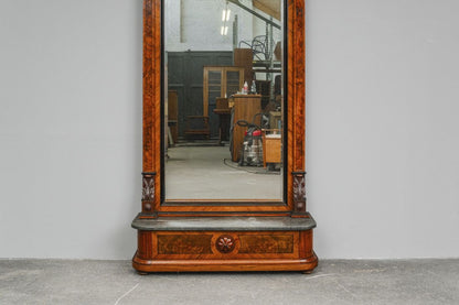 Historismus Wandspiegel in Nussbaum - 2.Hälfte des 19.Jahrhunderts