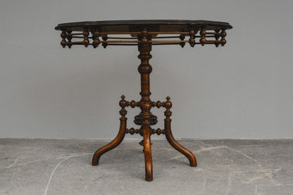 Biedermeier Salontisch in Nussbaum - Mitte des 19.Jahrhunderts