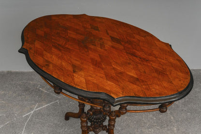 Biedermeier Salontisch in Nussbaum - Mitte des 19.Jahrhunderts