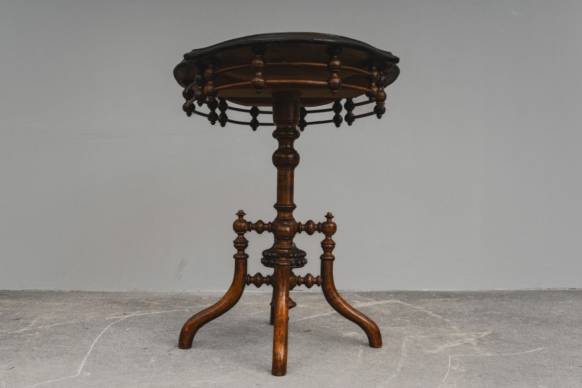 Biedermeier Salontisch in Nussbaum - Mitte des 19.Jahrhunderts