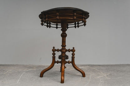 Biedermeier Salontisch in Nussbaum - Mitte des 19.Jahrhunderts
