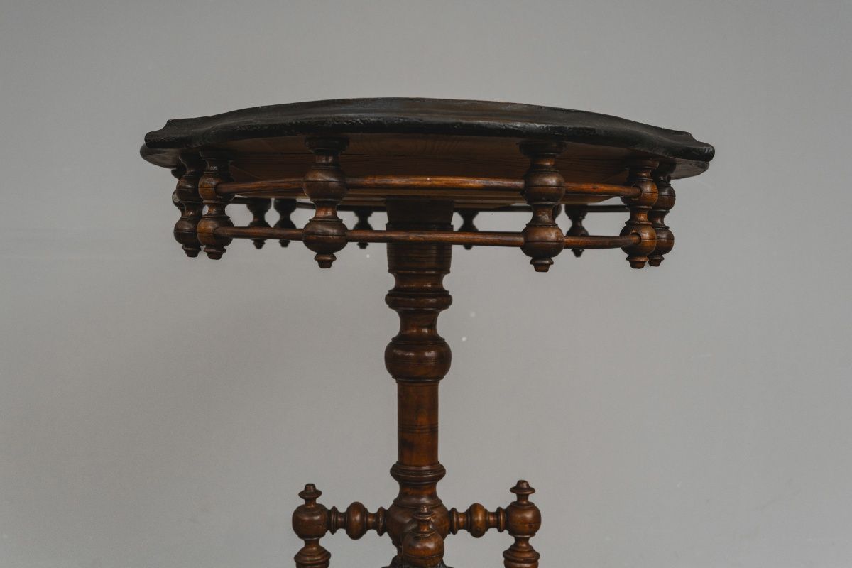 Biedermeier Salontisch in Nussbaum - Mitte des 19.Jahrhunderts