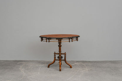 Biedermeier Salontisch in Nussbaum - Mitte des 19.Jahrhunderts