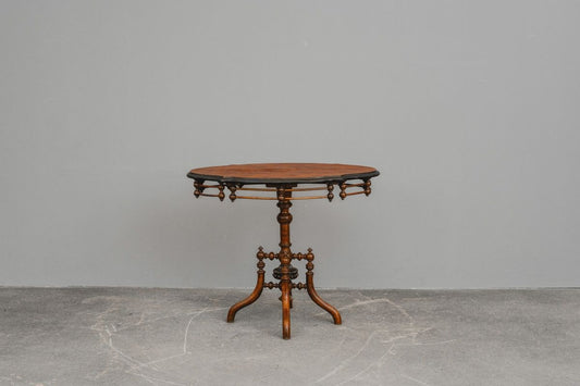 Biedermeier Salontisch in Nussbaum - Mitte des 19.Jahrhunderts