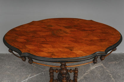 Biedermeier Salontisch in Nussbaum - Mitte des 19.Jahrhunderts