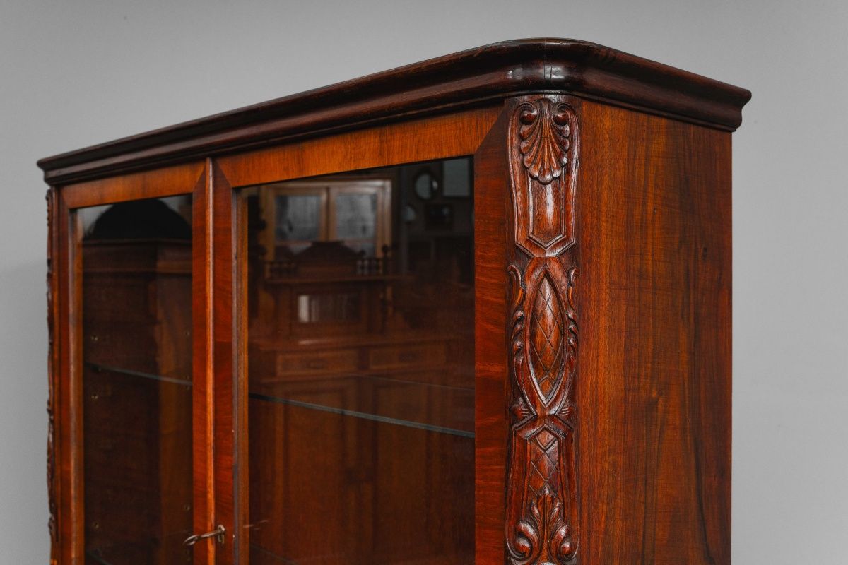 Jugendstil Vitrinenschrank in Nussbaum - 1.Hälfte des 20.Jahrhunderts
