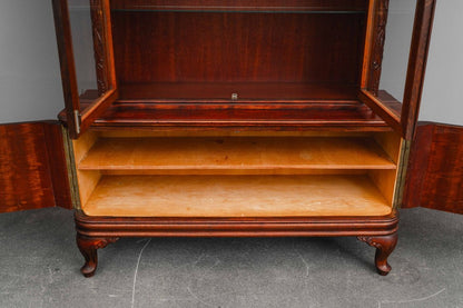 Jugendstil Vitrinenschrank in Nussbaum - 1.Hälfte des 20.Jahrhunderts