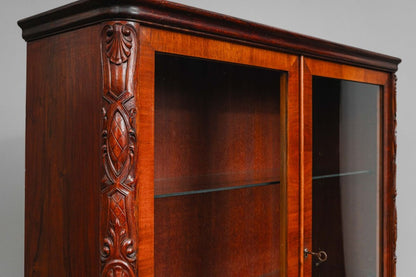 Jugendstil Vitrinenschrank in Nussbaum - 1.Hälfte des 20.Jahrhunderts