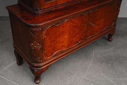 Jugendstil Vitrinenschrank in Nussbaum - 1.Hälfte des 20.Jahrhunderts