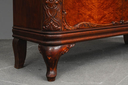 Jugendstil Vitrinenschrank in Nussbaum - 1.Hälfte des 20.Jahrhunderts