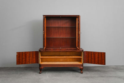 Jugendstil Vitrinenschrank in Nussbaum - 1.Hälfte des 20.Jahrhunderts