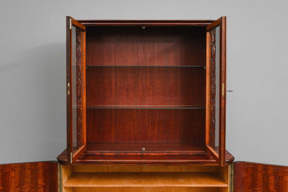 Jugendstil Vitrinenschrank in Nussbaum - 1.Hälfte des 20.Jahrhunderts