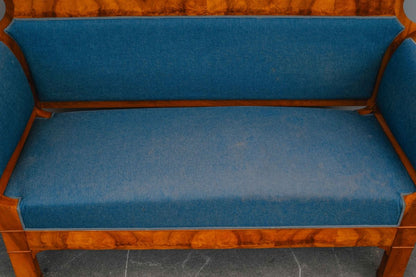 Biedermeier Sofa in Nussbaum - 1.Hälfte des 19.Jahrhunderts