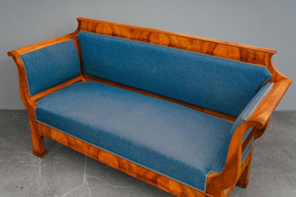 Biedermeier Sofa in Nussbaum - 1.Hälfte des 19.Jahrhunderts