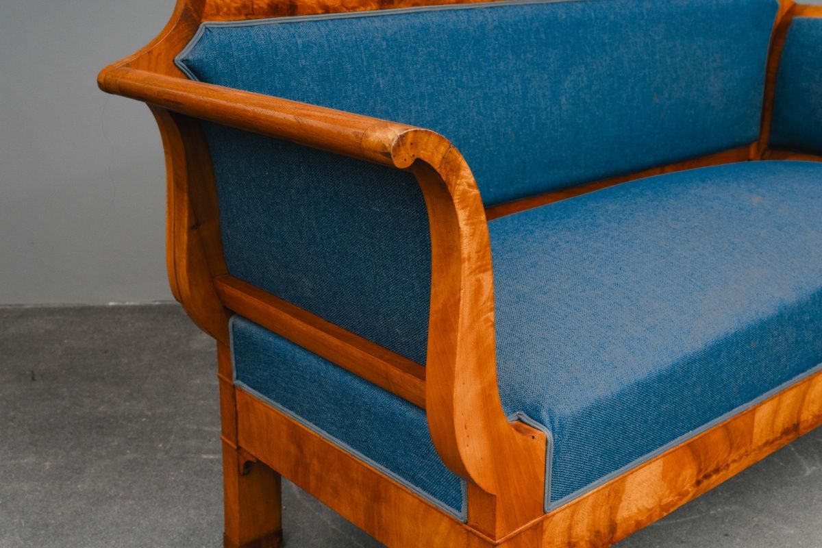 Biedermeier Sofa in Nussbaum - 1.Hälfte des 19.Jahrhunderts