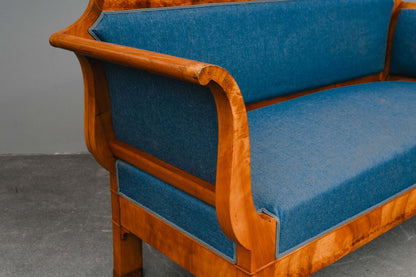 Biedermeier Sofa in Nussbaum - 1.Hälfte des 19.Jahrhunderts