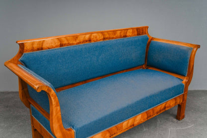 Biedermeier Sofa in Nussbaum - 1.Hälfte des 19.Jahrhunderts
