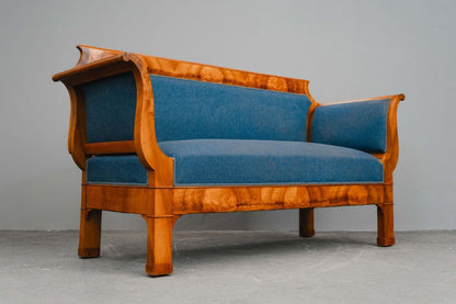 Biedermeier Sofa in Nussbaum - 1.Hälfte des 19.Jahrhunderts