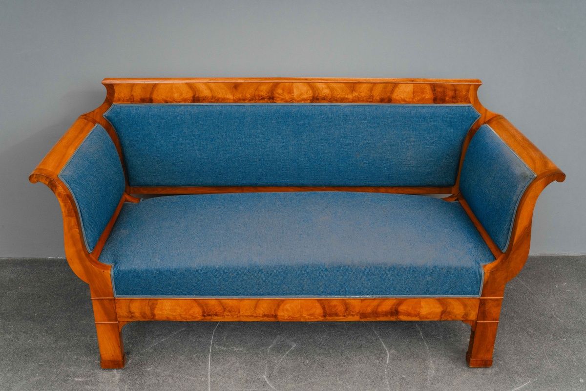 Biedermeier Sofa in Nussbaum - 1.Hälfte des 19.Jahrhunderts